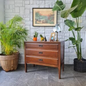 1940’lar Masif Ceviz Üç Çekmeceli Şifonyer